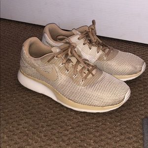 Women’s Nike sneakers